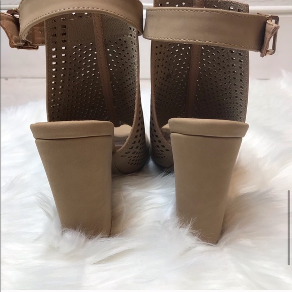 Tan Peep Toe Open Back Diamond Cut Out Chu… - Picture 6 of 7